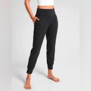 NWT Athleta Salutation Jogger